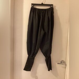 Renaissance pants size small